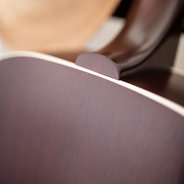 Close-up of F-40 Standard Natural heel thumb