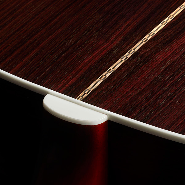 Close-up D-50 Standard Natural heel thumb