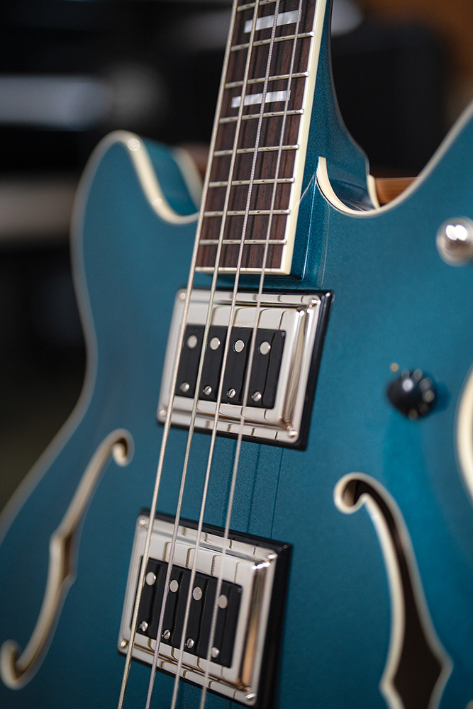 Close-up of the offset body shoulder of the Starfire Deluxe Bass Teal the Deal