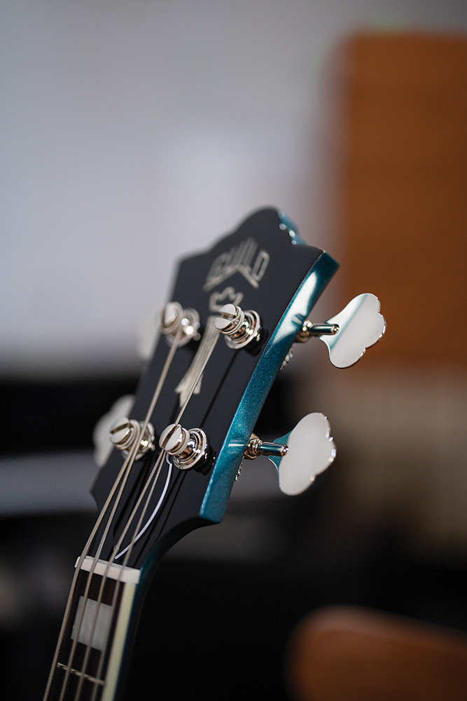 Close-up of Starfire Deluxe Bass Teal the Deal