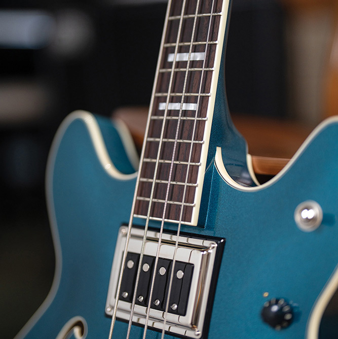 Close-up Starfire Deluxe Bass Teal the Deal thumb