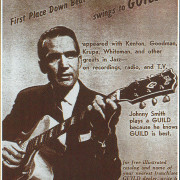 ジョニー・スミス1954年ギルド広告、座ってギターを弾くジョニー・スミス