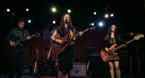 Lera Lynn performing at Mercy Lounge