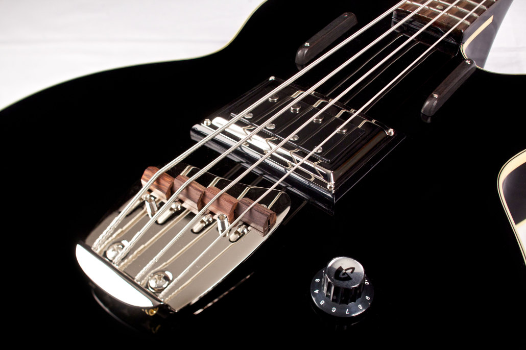 M-85 Bass Black | Guild Guitars